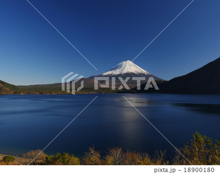 本栖湖からの富士山 本栖湖からの富士山 18900180