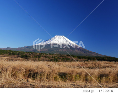 朝霧高原の富士山夕日 18900181