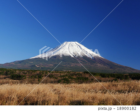 朝霧高原の富士山夕日 18900182