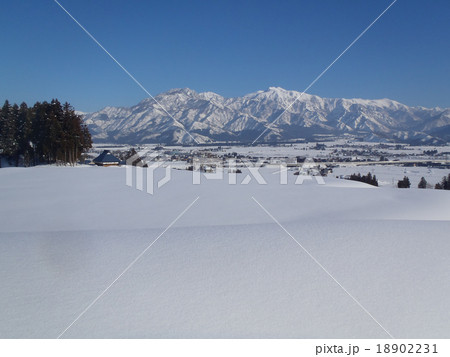 真冬の巻機山と塩沢 18902231