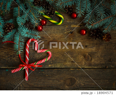Christmas border with fir tree and candy cane Christmas border with fir tree and candy cane 18904571