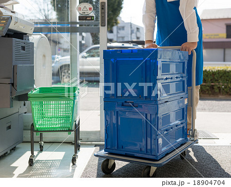 コンビニ 18904704