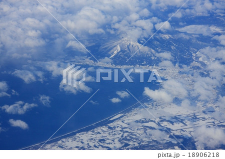太平洋上空から見る陸奥湾とむつ市 太平洋上空から見る陸奥湾とむつ市 18906218