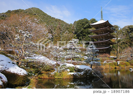 雪の瑠璃光寺五重塔 雪の瑠璃光寺五重塔 18907186