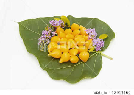 thai dessert ,thai sweets on the green leaf thai dessert ,thai sweets on the green leaf 18911160