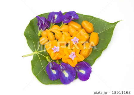 thai dessert ,thai sweets on the green leaf thai dessert ,thai sweets on the green leaf 18911168