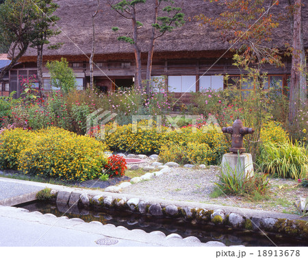 「世界文化遺産」白川郷・荻町合掌造り集落の秋景色 / 長瀬家 / 岐阜県大野郡白川村荻町 18913678