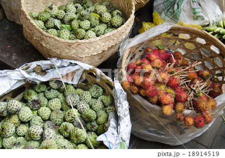 バリ バンリ市場のフルーツ バリ バンリ市場のフルーツ 18914519