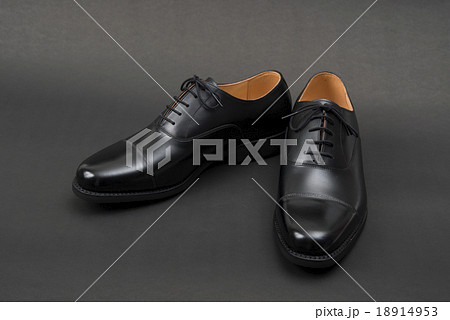 男性用の黒い革靴 男性用の黒い革靴 18914953