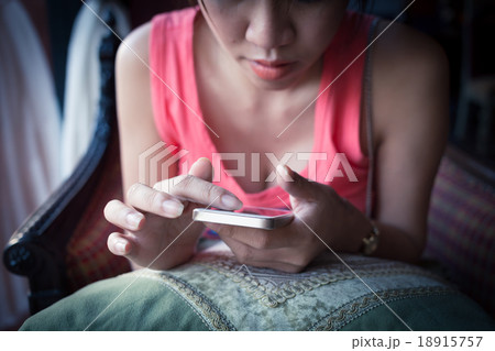 women lifestyle used a mobile phone in cafe coffee 18915757