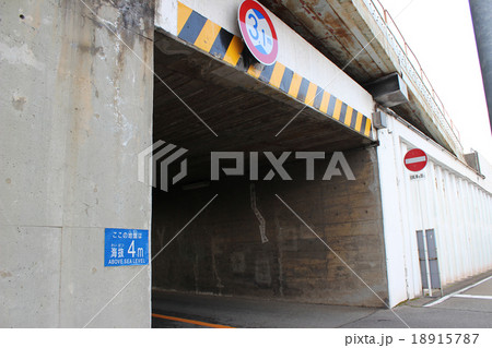 橋桁と海抜表示/大阪府大阪市西淀川区 橋桁と海抜表示/大阪府大阪市西淀川区 18915787