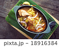 Curry noodle with chicken 18916384