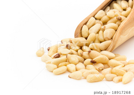 松の実：Pine nuts 18917268
