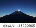 竜ケ岳山頂からのダイヤモンド富士1 18920985