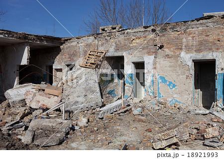 Ruins of the brick building Ruins of the brick building 18921993