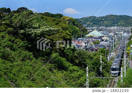 鎌倉 横須賀線 富士山の写真素材