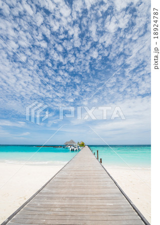 Wooded bridge in the port, with beautiful sky 18924787