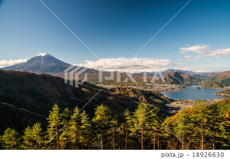 秋の西川林道から冠雪富士 秋の西川林道から冠雪富士 18926630