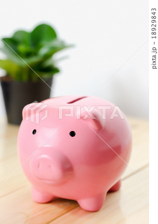 Close up of small pink piggy bank on wooden table 18929843