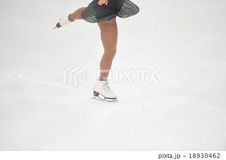 フィギュアスケートのフォーム 18930462