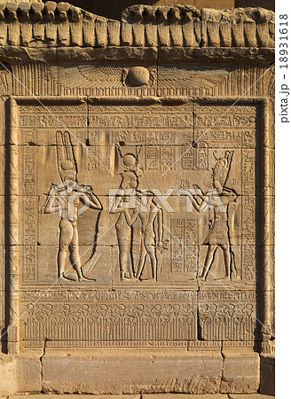 Hieroglyphic carvings in ancient egyptian temple 18931618