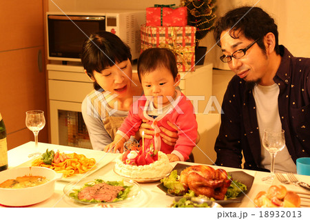 家族でクリスマスパーティーの写真素材 1313