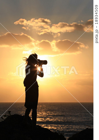 女性カメラ シルエット 女性カメラ シルエット 18934509