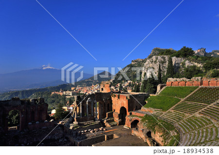 タオルミーナギリシャ劇場とエトナ山 18934538