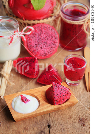 dragon fruit smoothies 18935940