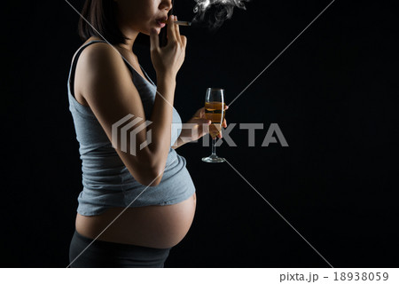 pregnant mother smoking and drinking pregnant mother smoking and drinking 18938059
