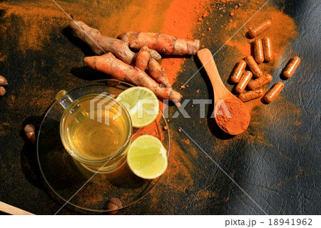 turmeric with lemon tea 18941962
