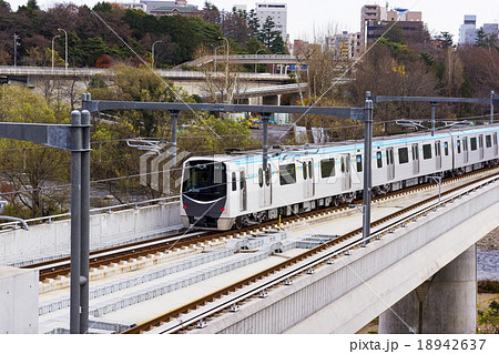 仙台市・仙台市地下鉄東西線新型車両と仙台のビル街 18942637