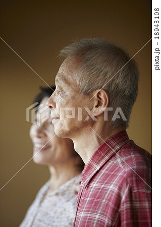 おじいちゃんの横顔の写真素材