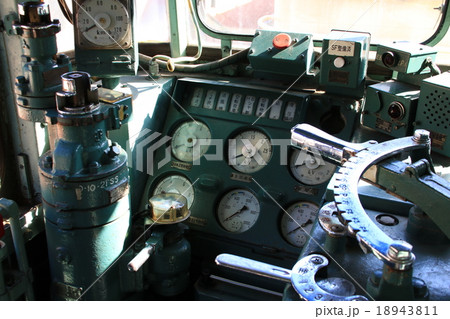 電気機関車の運転席 18943811