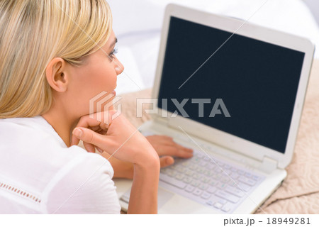 Young female tourist with her laptop.  18949281