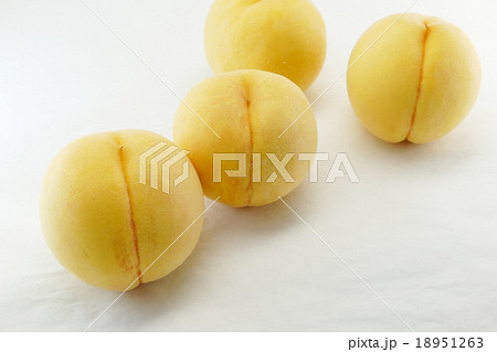黄色い桃 18951263