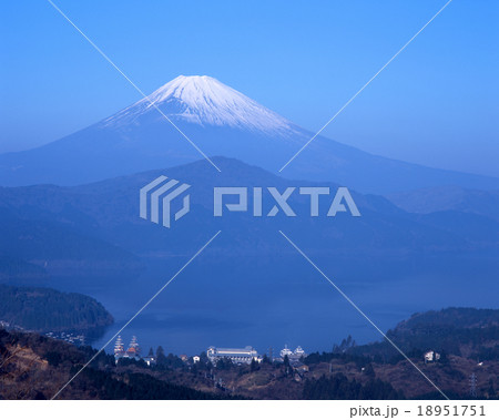 世界文化遺産 富士山と芦ノ湖 箱根大観山 富士見台より展望 神奈川県足柄下郡箱根町の写真素材