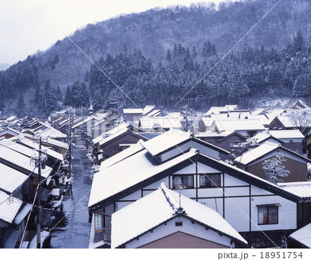 北陸の歴史ある宿場町「今庄宿（いまじょうじゅく）」の雪景色 / 北国街道 / 福井県南条郡南越前町今 18951754