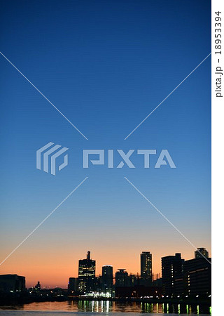 夕暮れののHAT神戸/三宮方向を見て 夕暮れののHAT神戸/三宮方向を見て 18953394