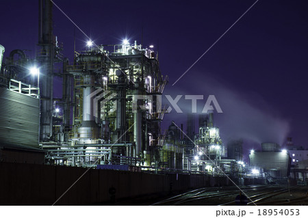 川崎の工場の夜景 18954053