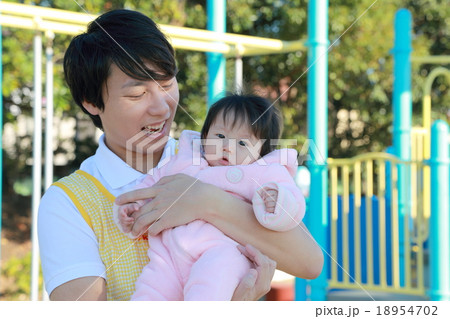 保育士 赤ちゃん (仕事 エプロン 保父 保育園 児童福祉施設 アスレチック 遊具 公園 託児所) 保育士 赤ちゃん (仕事 エプロン 保父 保育園 児童福祉施設 アスレチック 遊具 公園 託児所) 18954702