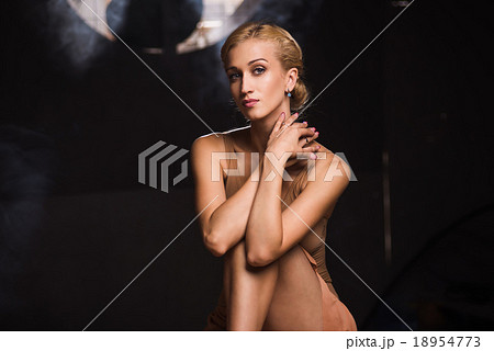 Fashion portrait of beautiful young woman  18954773