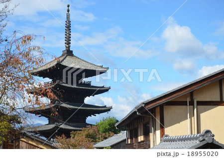 秋の京都　八坂の塔 18955020