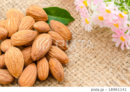 Almonds 18961141