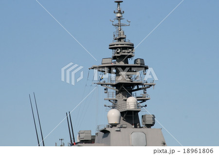横須賀に配属された巨大護衛艦「いずも」の入港風景 18961806