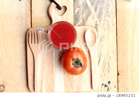Tomato juice and fresh tomatoes 18965231