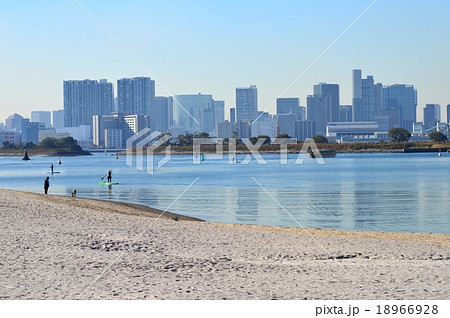 お台場海浜公園の風景 18966928
