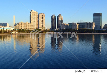 お台場海浜公園の風景 18966938