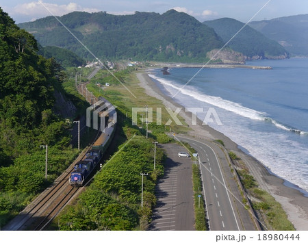 トワイライトエクスプレス 8002レ 大岸 礼文 茶津崎展望台の写真素材 18980444 Pixta