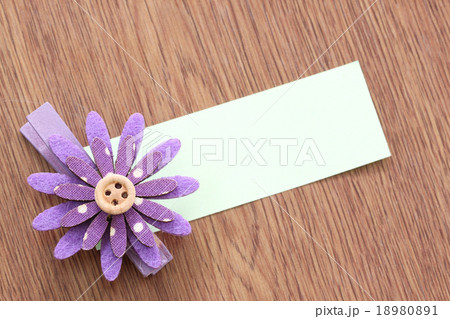 Hairpins of purple flower and note paper. Hairpins of purple flower and note paper. 18980891